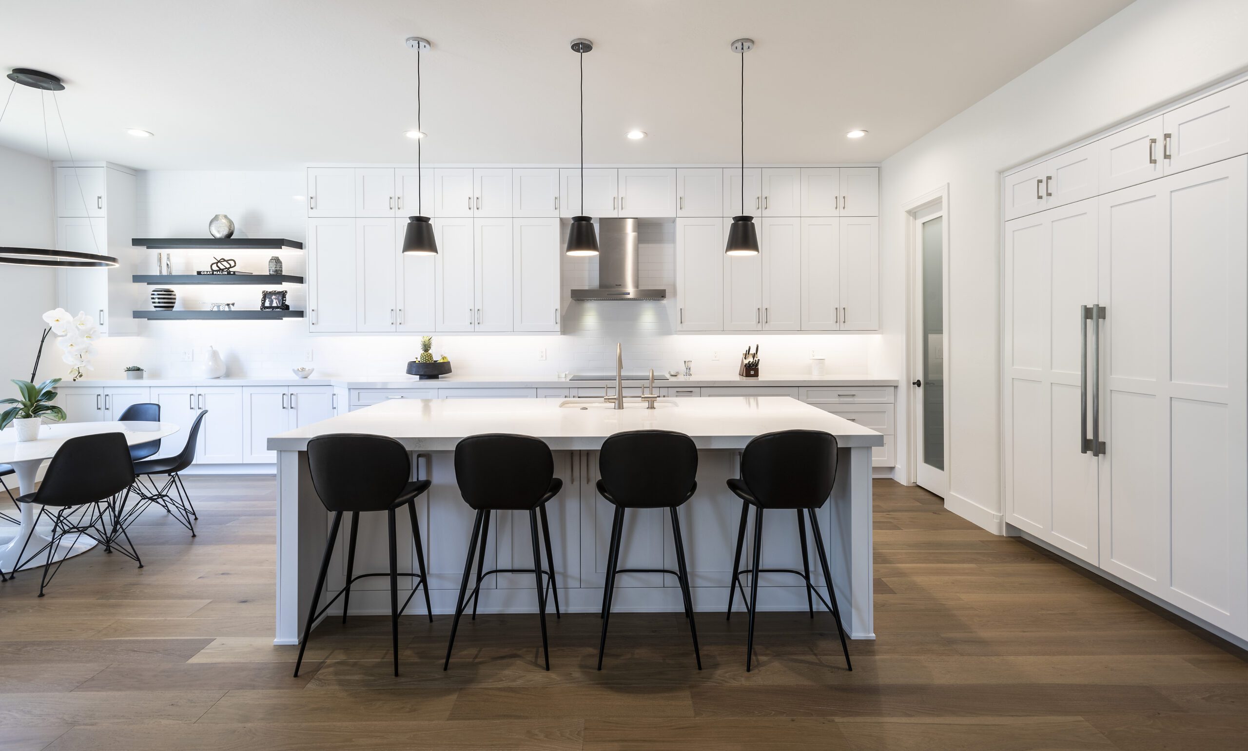 Stunning Simplicity: Minimalist Cabinet Design for Modern Arizona Homes