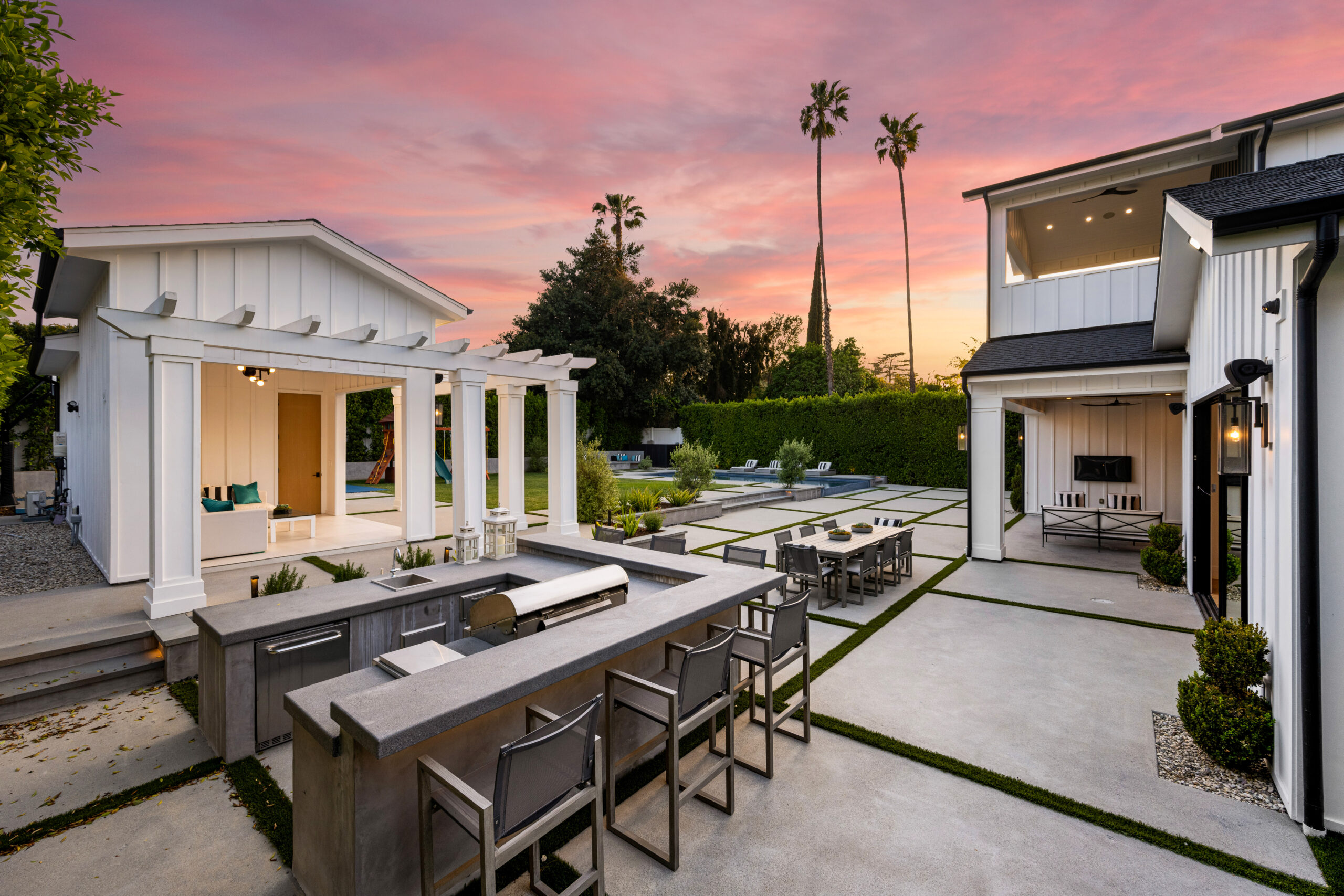 Featured image for “Weatherproof Outdoor Cabinets: Solutions for Outdoor Kitchens”