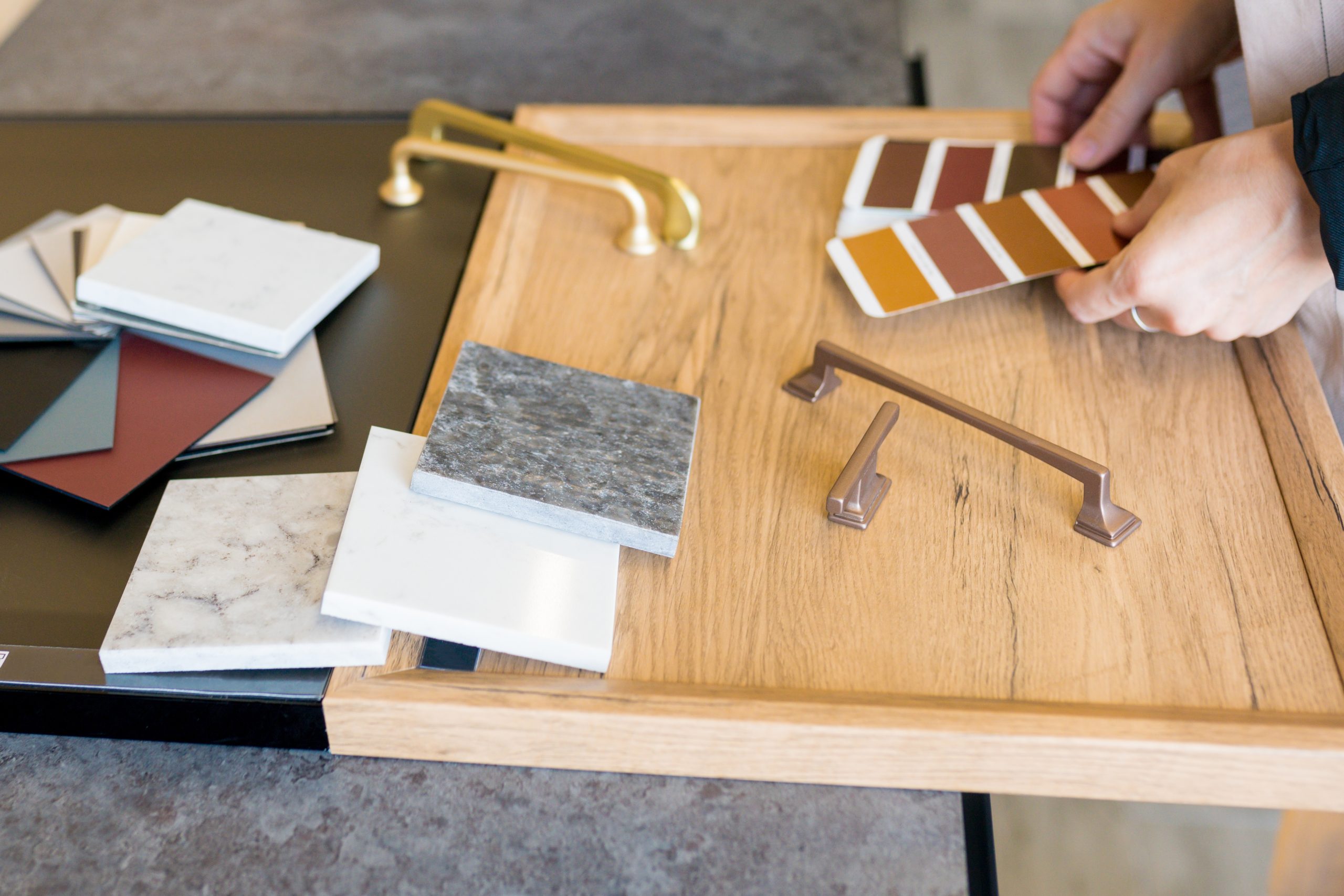 Material & Finish