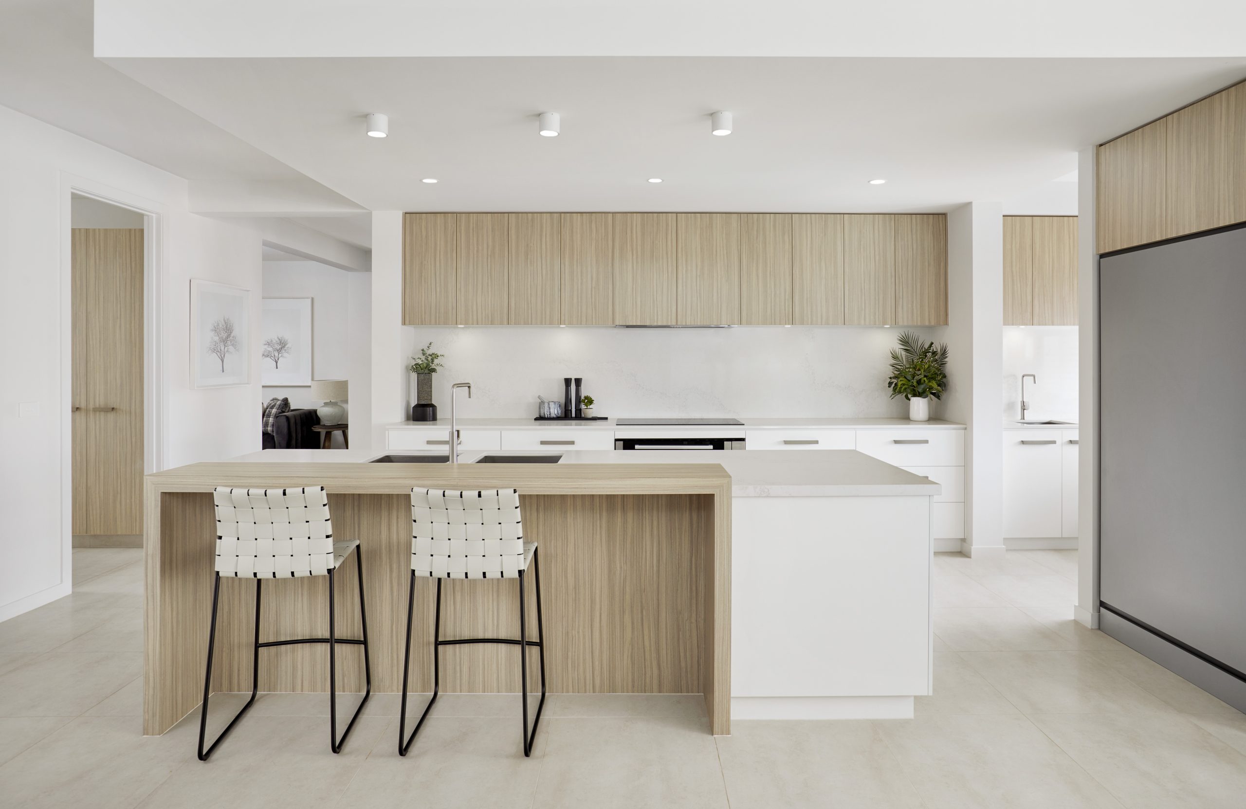 The Rise of Two Tone Cabinets: A Bold Trend in Modern Kitchens